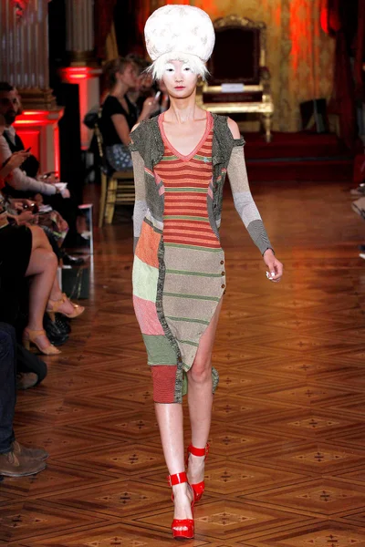 Look 11